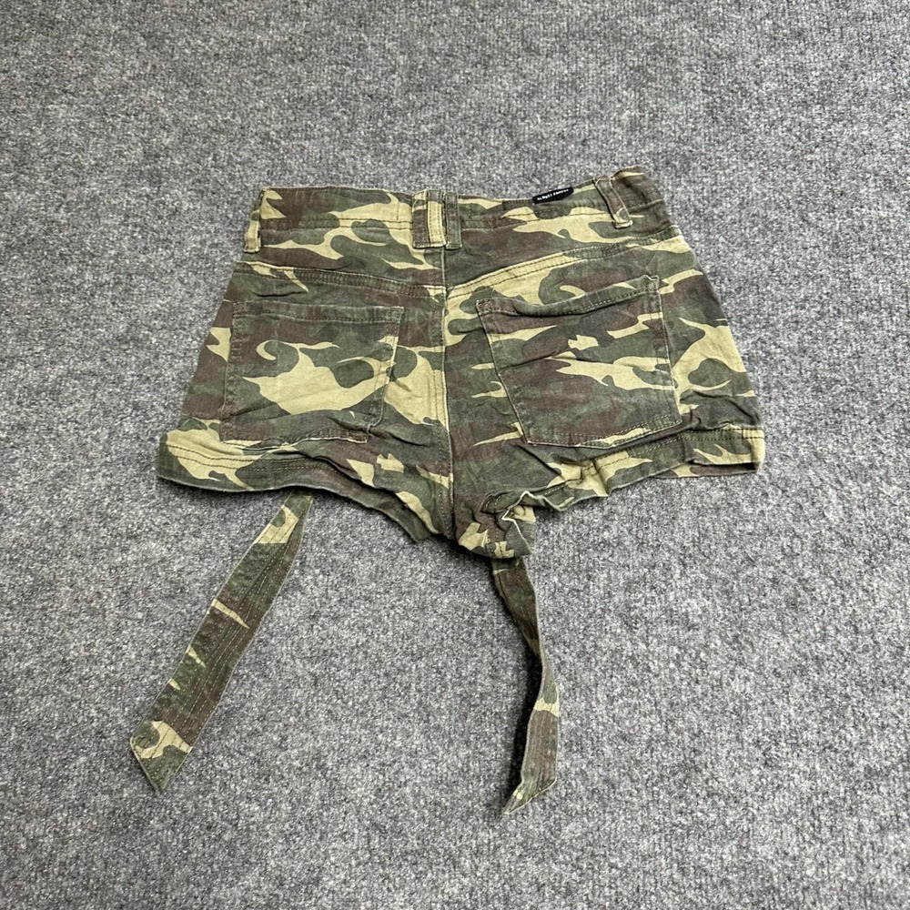 Almost Famous Shorts Womens Size 1 Green Camo Utility Stretch Tie Waist Casual